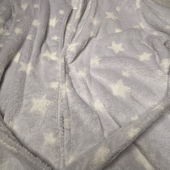 Colsie Starry White Fleece Robe - Picture 2 of 5